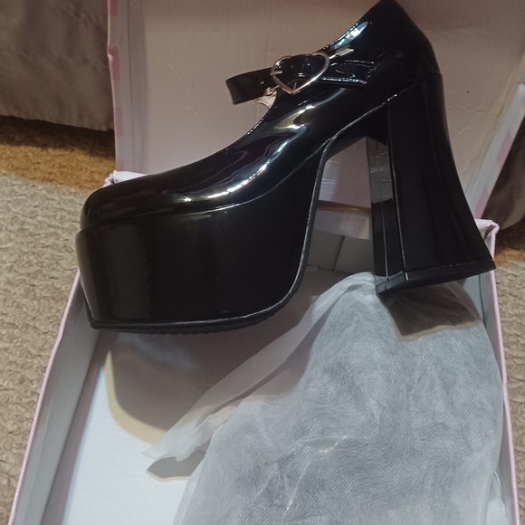 Devil inspired platform shoes - Picture 4 of 6